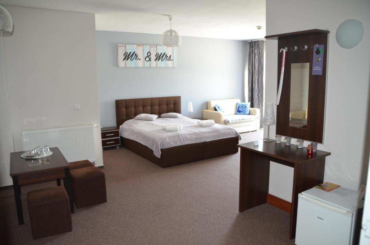 Hotel Tenis Chrzastowice Экстерьер фото