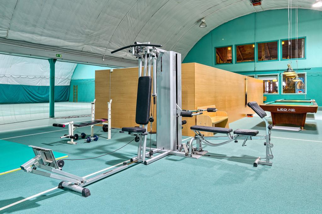 Hotel Tenis Chrzastowice Экстерьер фото