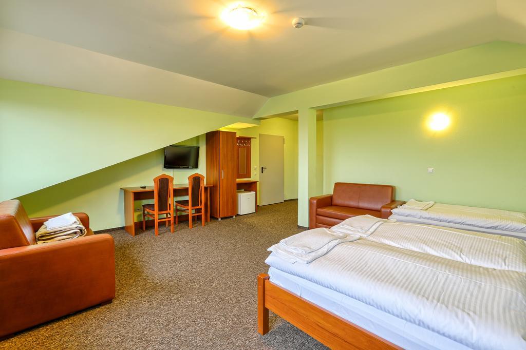 Hotel Tenis Chrzastowice Номер фото